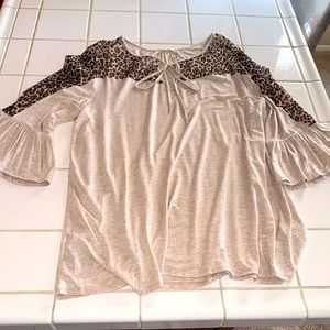 Oddly 2XL blouse NWOT